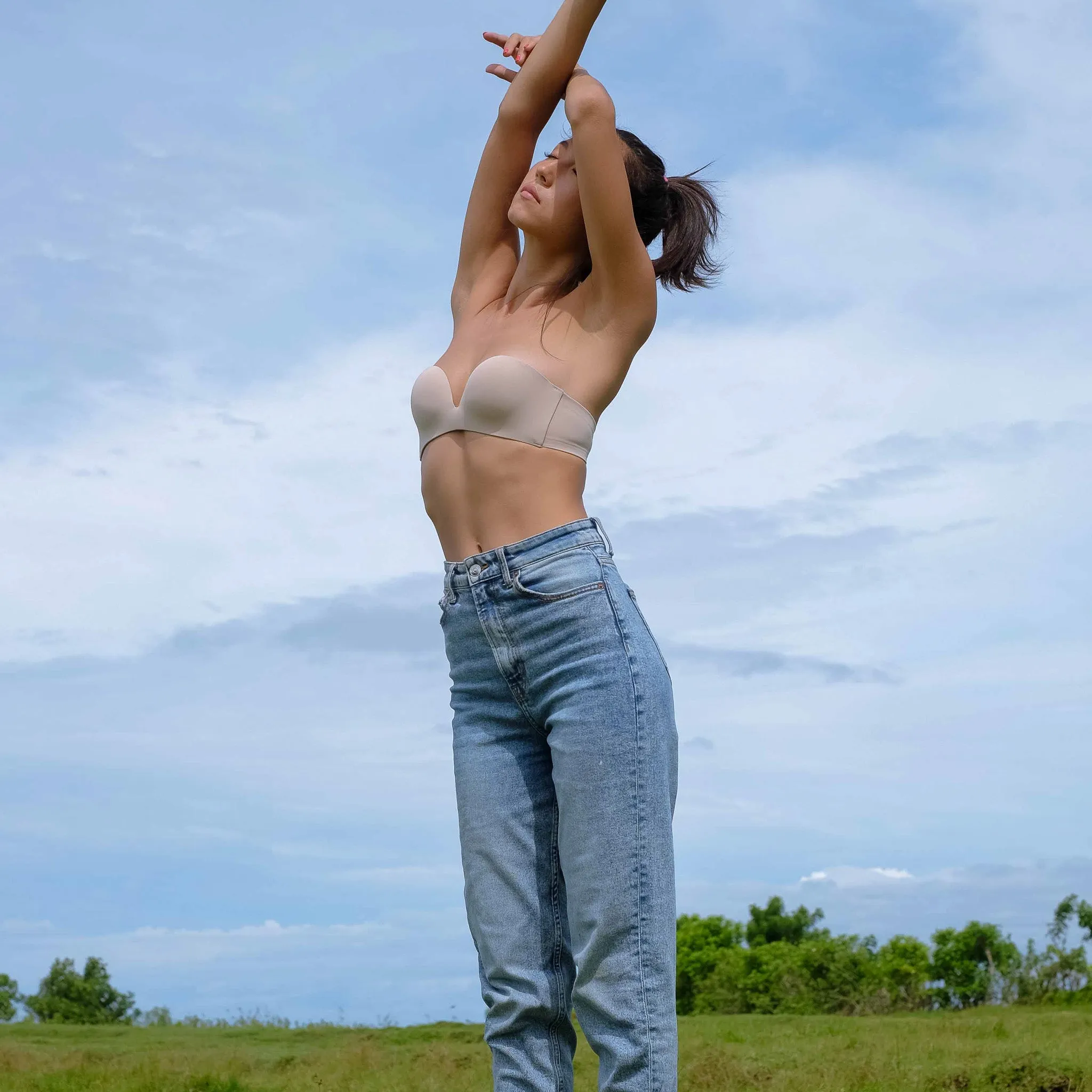 247 Seamless! 100% Non-Slip Strapless Wireless Bra in Almond Nude