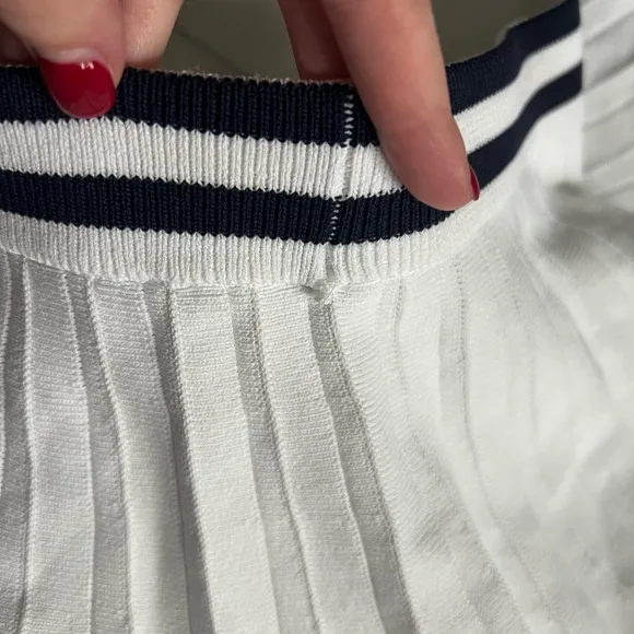 525 Larissa Pleated Tennis Skirt in beach white multi