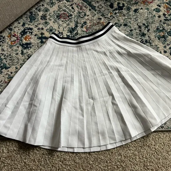 525 Larissa Pleated Tennis Skirt in beach white multi