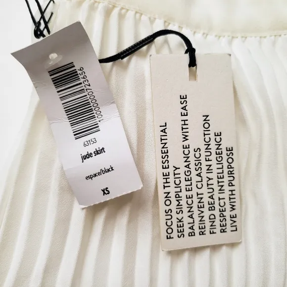 Aritzia Babaton Jude Pleated Skirt Color Block Black White Twirl Size XS NWT