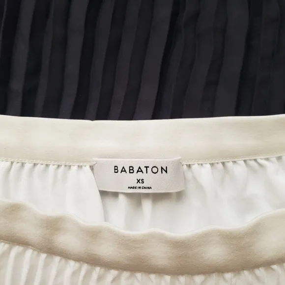 Aritzia Babaton Jude Pleated Skirt Color Block Black White Twirl Size XS NWT