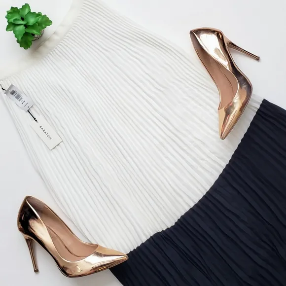 Aritzia Babaton Jude Pleated Skirt Color Block Black White Twirl Size XS NWT