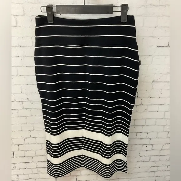 Athleta Midi Skirt Women Black striped Stretch Pull On Side Slit Sz XS T2