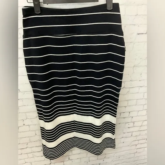 Athleta Midi Skirt Women Black striped Stretch Pull On Side Slit Sz XS T2
