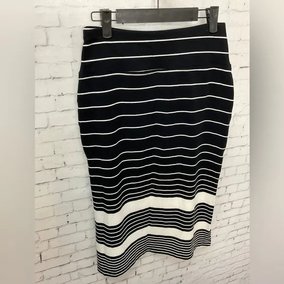Athleta Midi Skirt Women Black striped Stretch Pull On Side Slit Sz XS T2