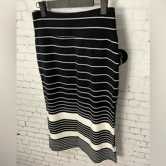 Athleta Midi Skirt Women Black striped Stretch Pull On Side Slit Sz XS T2