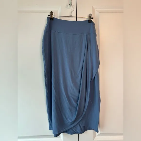 Athleta Women’s Release Midi Skirt Blue (Size M)