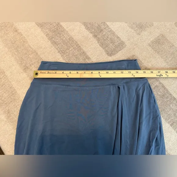 Athleta Women’s Release Midi Skirt Blue (Size M)
