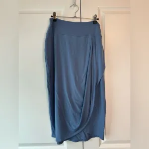 Athleta Women’s Release Midi Skirt Blue (Size M)
