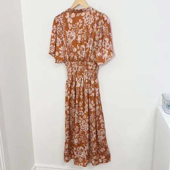 BOHME Jaslyn Floral Midi Dress, Satin, Flutter Sleeves Like New! Size Small