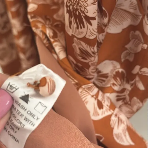 BOHME Jaslyn Floral Midi Dress, Satin, Flutter Sleeves Like New! Size Small