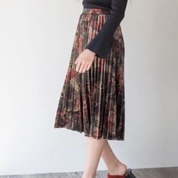 Floral Velvet Pleated Skirt