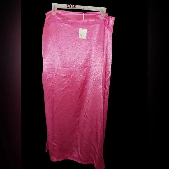Free people Aurora Pink Flowy Midi skirt with side slit &amp; lace detail NWT sz 10