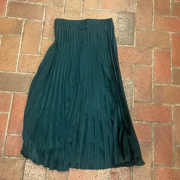Green Emerald elastic waist Pleated Midi Skirt XS