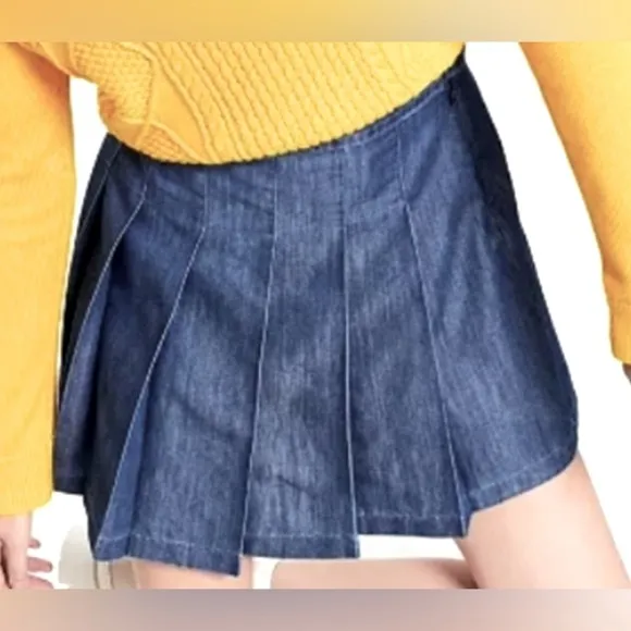 J Crew Navy Pleated chino mini skirt. Tall 4 (T4).