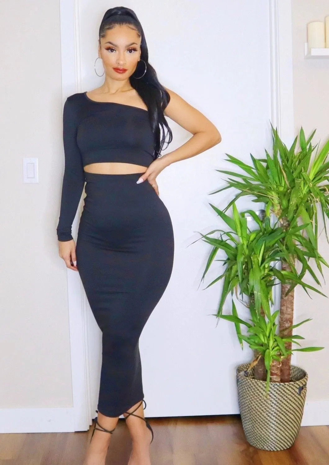 Kim One-Sleeve Skirt Set (Black)