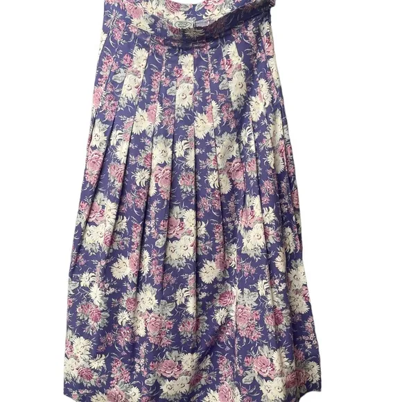 Laura Ashley Women's Purple and Pink skirt size EUR 38 USA 8