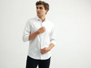 Men Solid Cutaway Collar Shirt