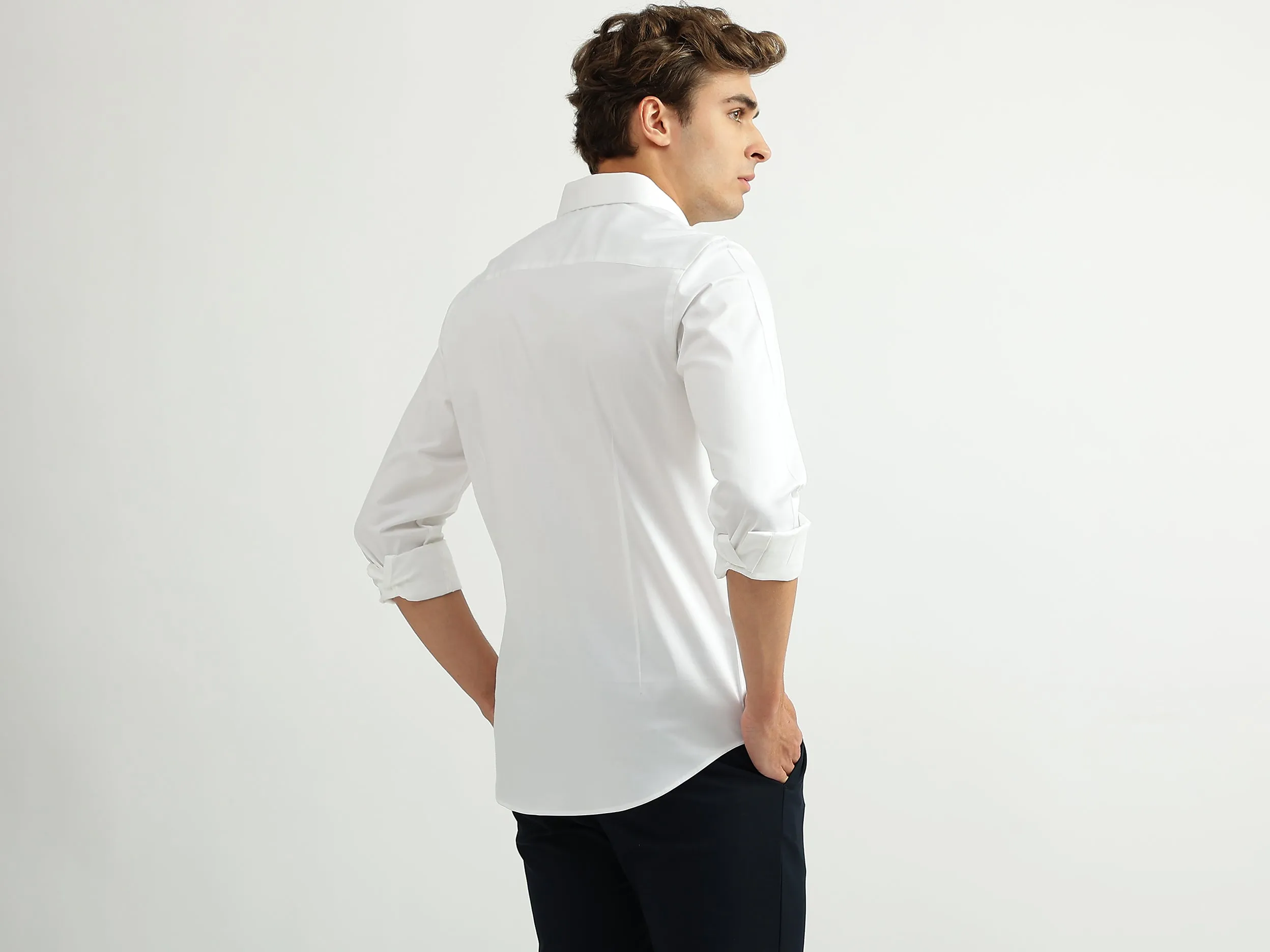Men Solid Cutaway Collar Shirt