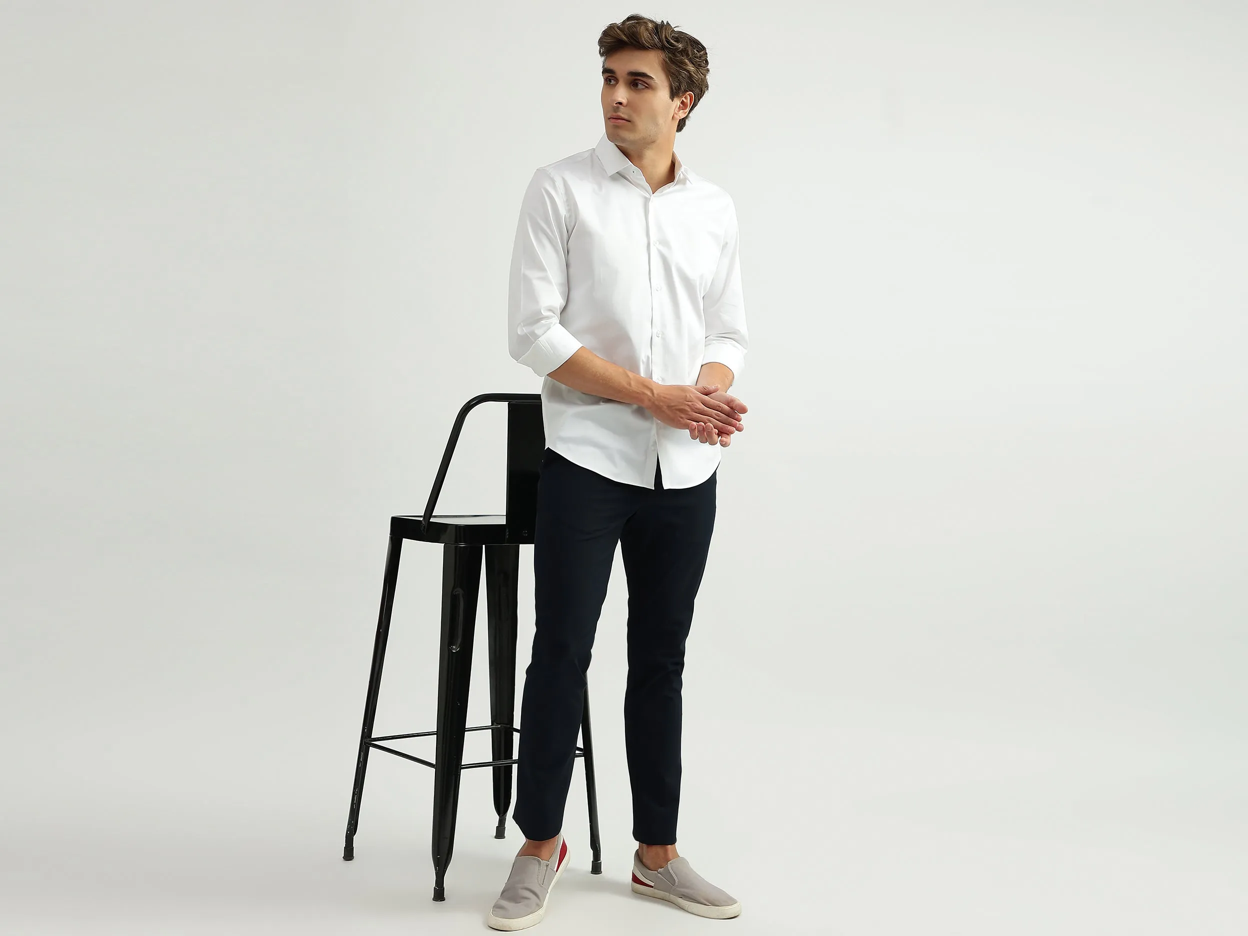 Men Solid Cutaway Collar Shirt