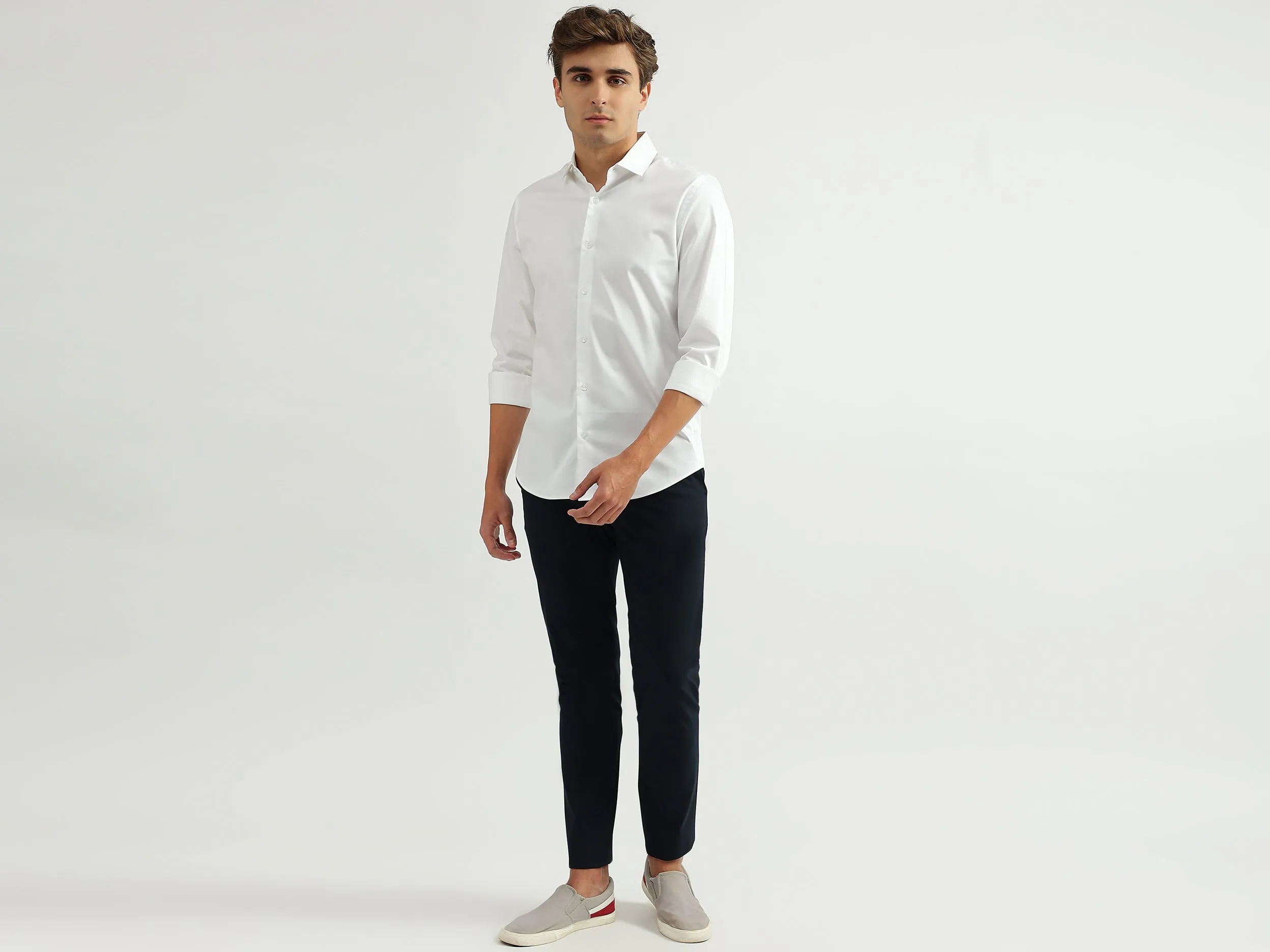 Men Solid Cutaway Collar Shirt