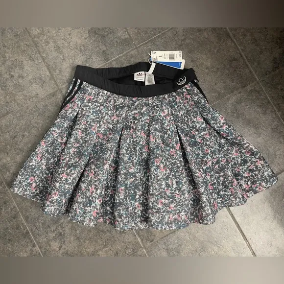 🦄NWT Adidas MIDI Pleated Multicolor 3 Strips Skirt, Size L