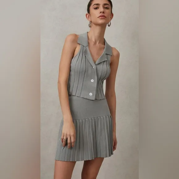NWT SET SINCERELY JULES Effortlessly Pleated Sleeveless Sweater Vest and Skirt.