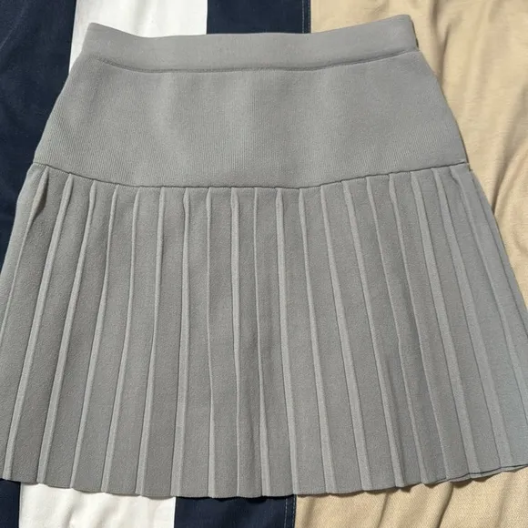 NWT SET SINCERELY JULES Effortlessly Pleated Sleeveless Sweater Vest and Skirt.