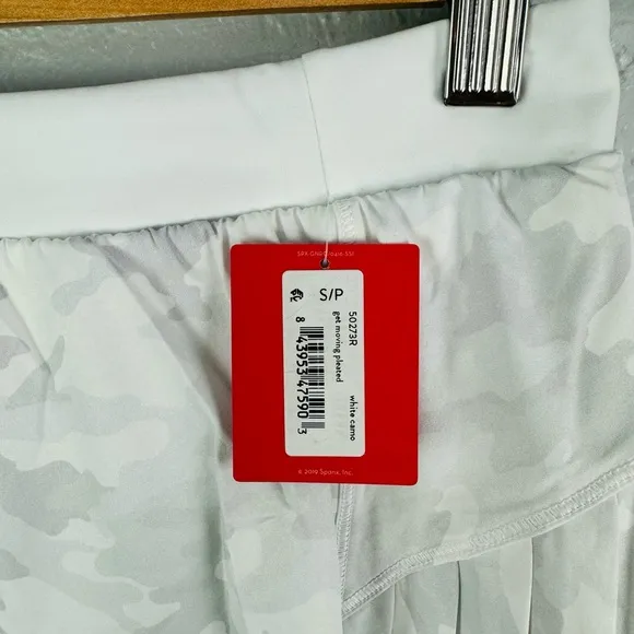 NWT SPANX Get Moving Pleated Tennis Skort Skirt in White Camo, size S