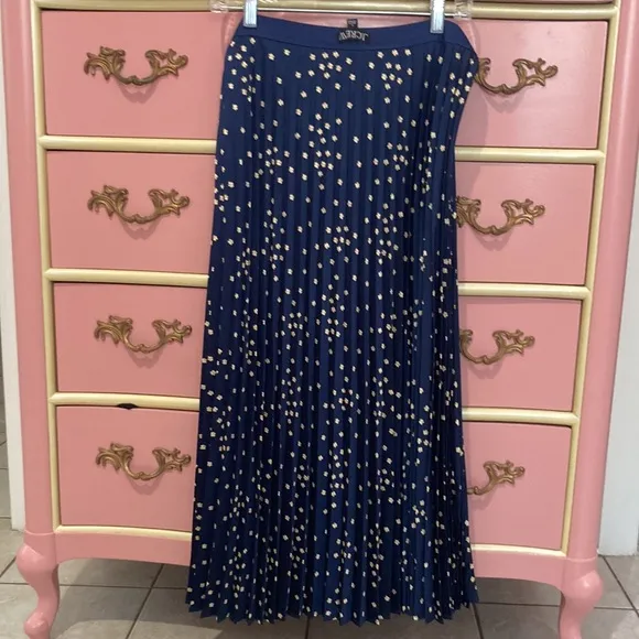 Pleated pull-on luster charmeuse midi skirt in tiny blooms print