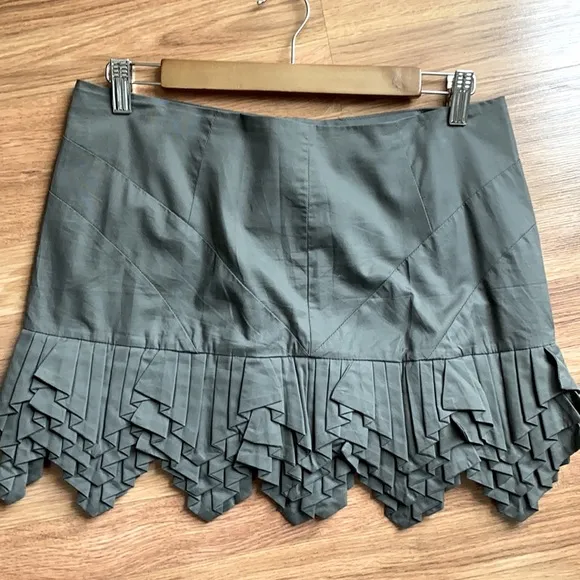 Ryu: women’s pleated ruffle skirt medium brown, M