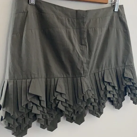 Ryu: women’s pleated ruffle skirt medium brown, M