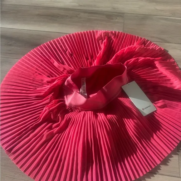 Size 2 Lululemon pleated skirt NWT