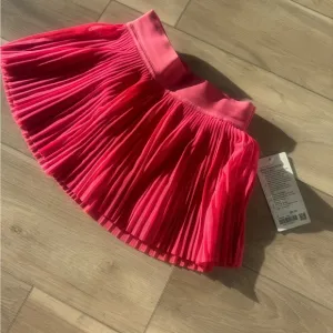 Size 2 Lululemon pleated skirt NWT