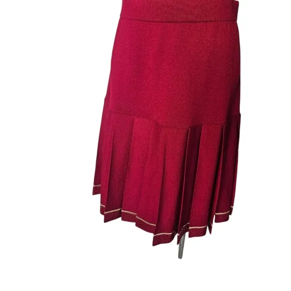 St. John Knitted Pleated Knee Length Skirt Burgundy