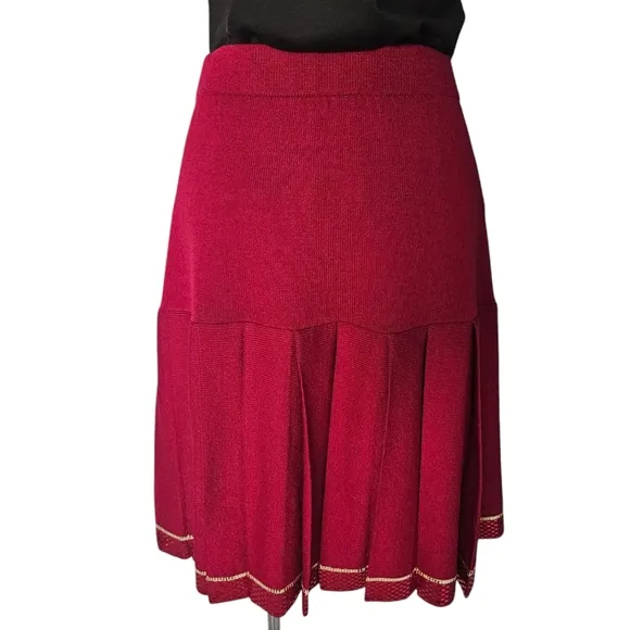St. John Knitted Pleated Knee Length Skirt Burgundy
