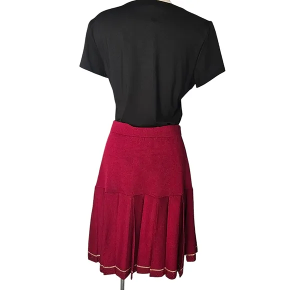 St. John Knitted Pleated Knee Length Skirt Burgundy