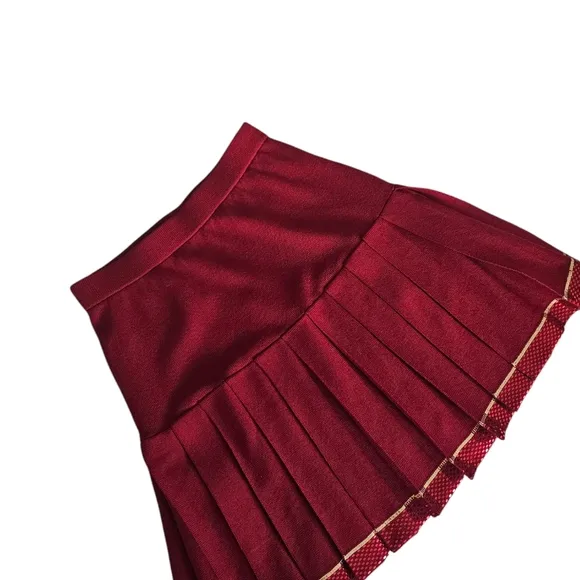 St. John Knitted Pleated Knee Length Skirt Burgundy