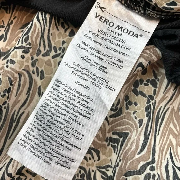 VERO MODA • Josephine Graphic Printed Midi Skirt