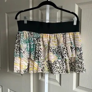 Y2K Luna tiks Women’s Raffle Pleated, Mini Skirt Animal Print Size Large